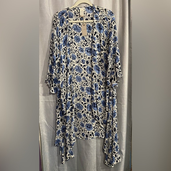 Lucky brand.New with tag. Floral flowy kimono. Beautiful - Picture 1 of 5